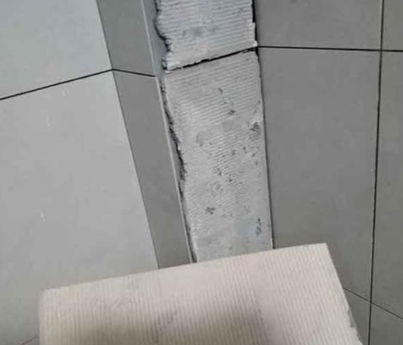 昌江瓷砖空鼓维修公司分享下厨房瓷砖脱落的补救措施。